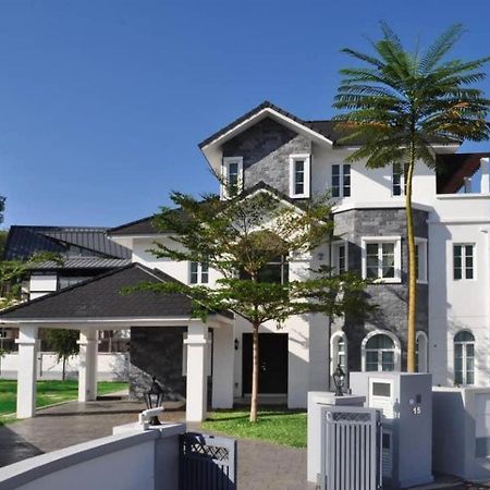 Turf Resort Penang - 6 Bedrooms Bungalow George Town Buitenkant foto